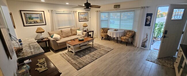 Building Photo - 137 Magnolia St