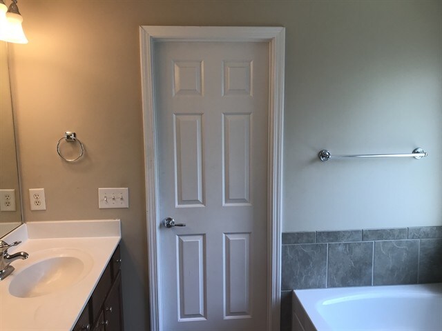 Building Photo - 811 Greenwood Crossing