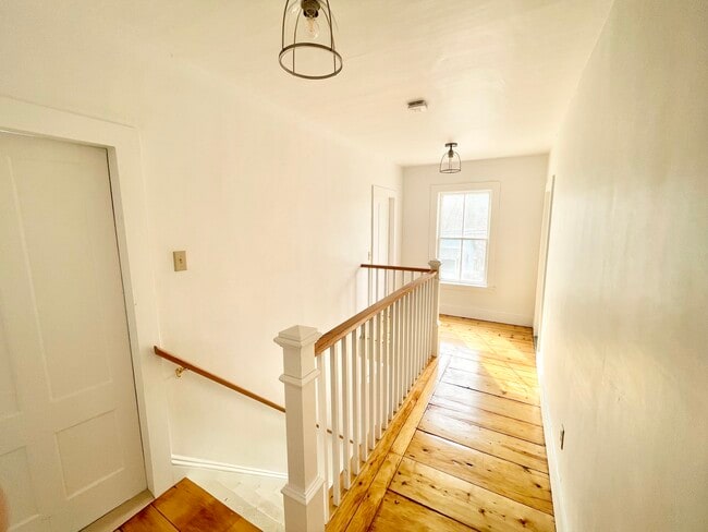 Building Photo - 50 High St