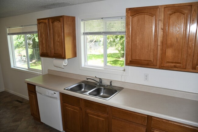 Building Photo - 2905 S Bowdish Rd
