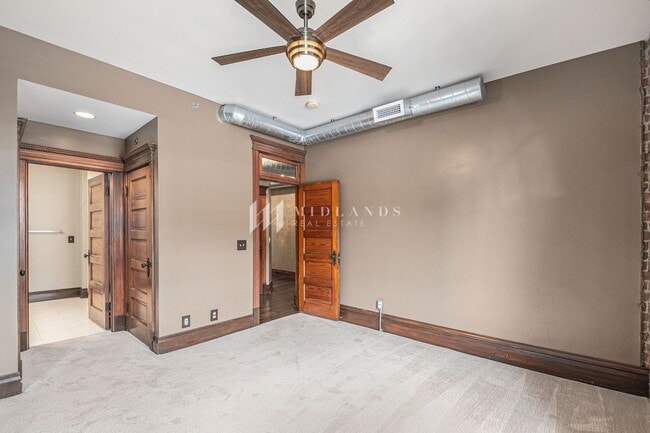 Building Photo - Stunning Downtown Condo