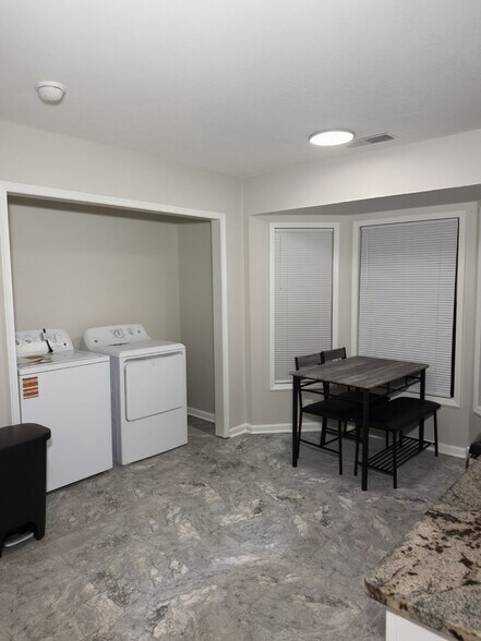 Building Photo - 8918 Habersham Dr