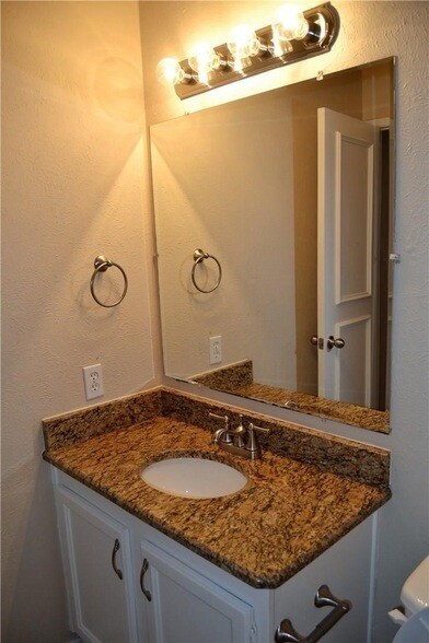 Building Photo - 2937 Emberwood Dr