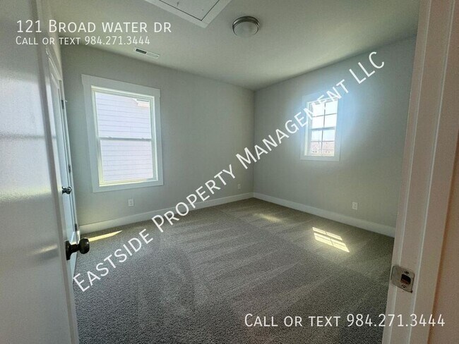 Building Photo - 121 Broadwater Dr