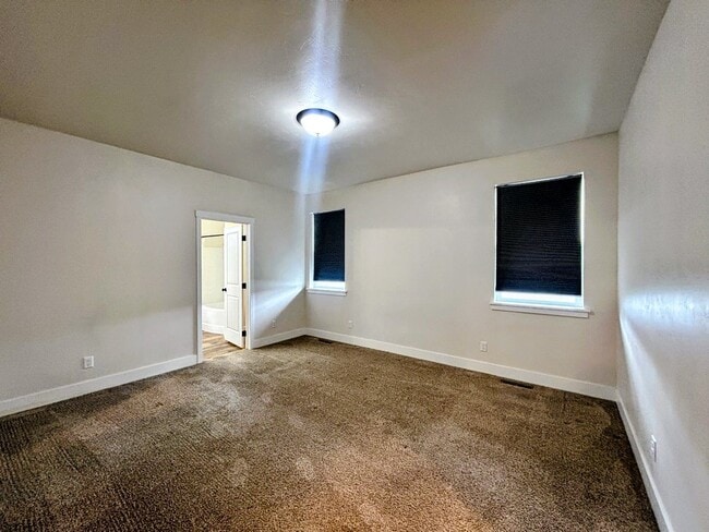 Building Photo - 929 Applewood Dr