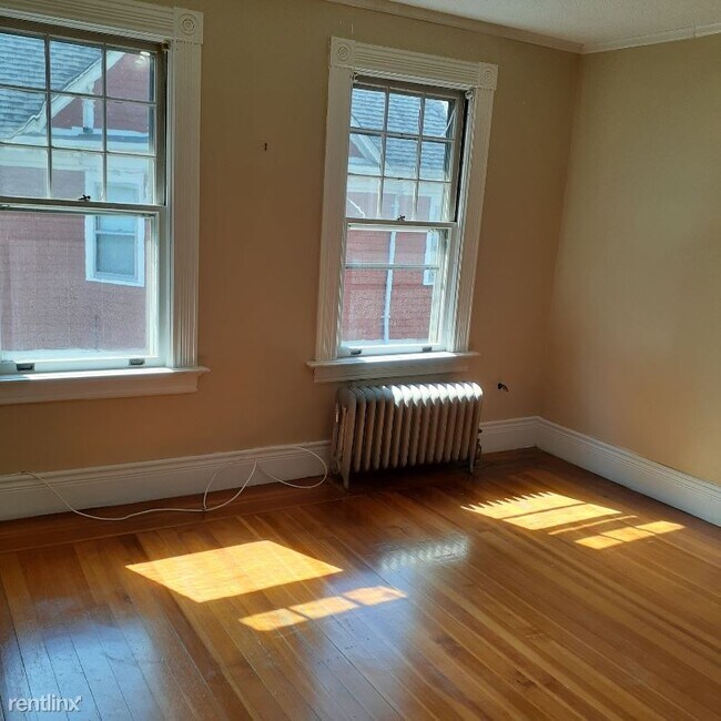 Building Photo - 3 br, 1 bath Apartment - 19-21 Beechwood Ave