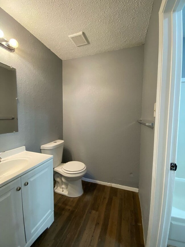 Building Photo - $0 First Month's Rent / $0 Deposit at Move-in