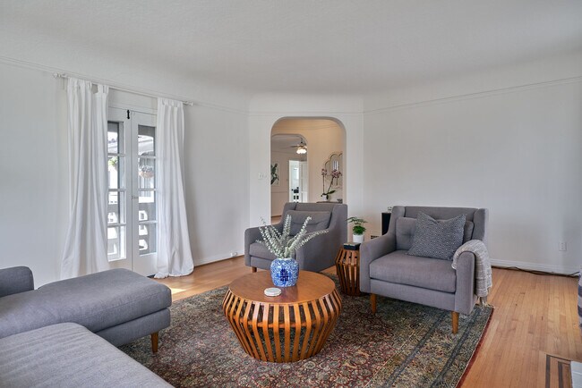 Building Photo - 1237 Hi Point St