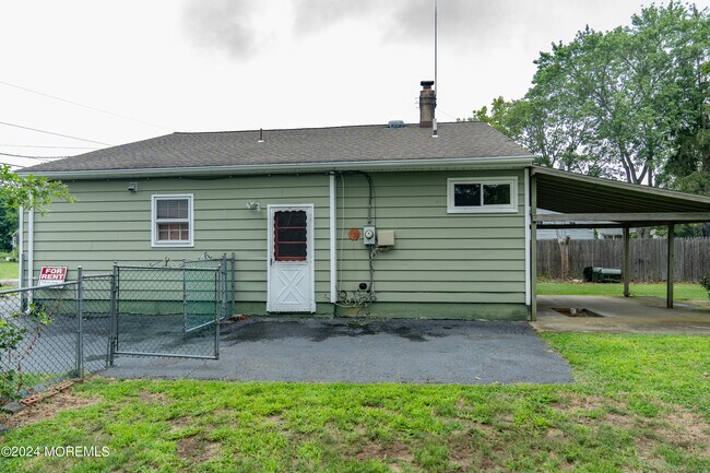 Building Photo - 3 Willowbrook Dr