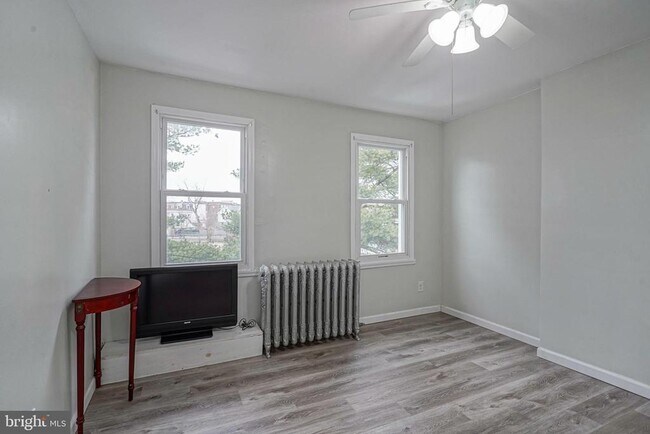 Building Photo - 30 S Railroad Ave