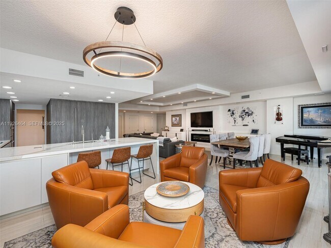 Building Photo - 3415 N Ocean Dr