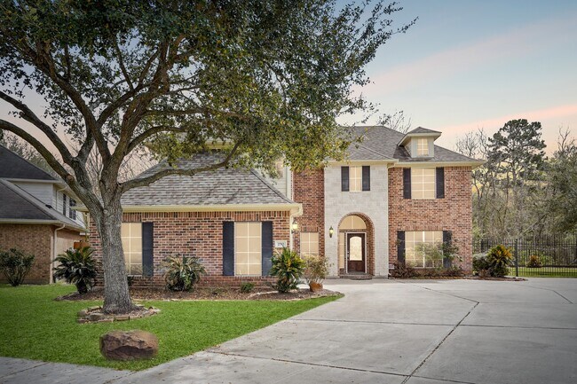 Building Photo - 2702 Pine tr