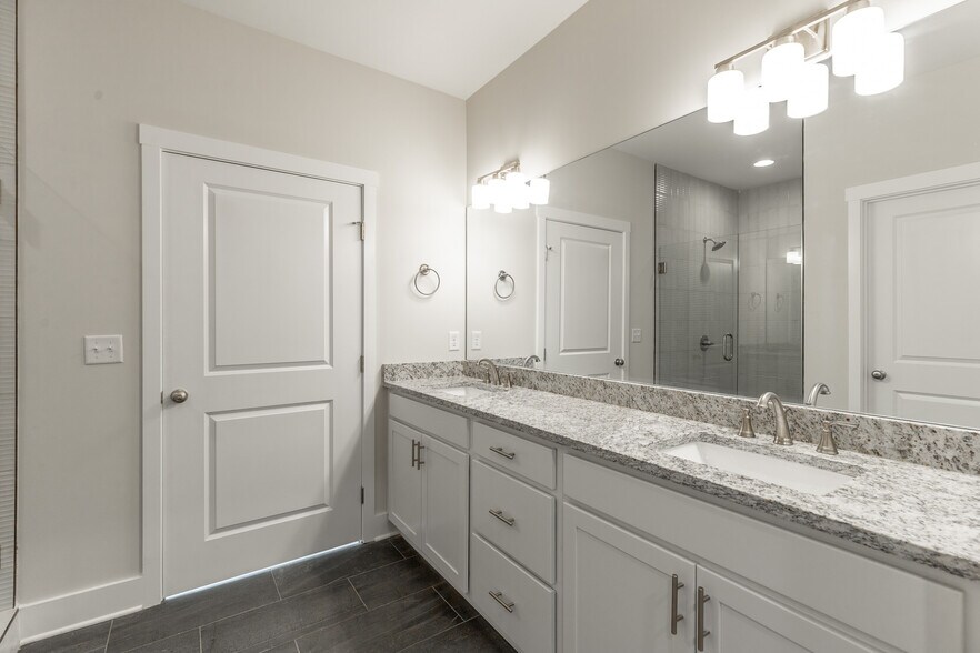 Building Photo - 4659 Heiskell Dr