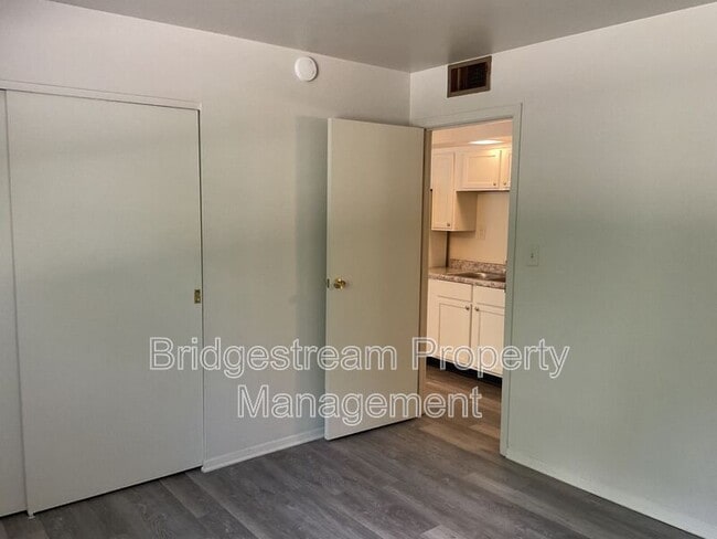 Building Photo - 3015-1D Idlewild Dr
