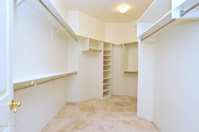 Building Photo - 12866 N High Hawk Dr