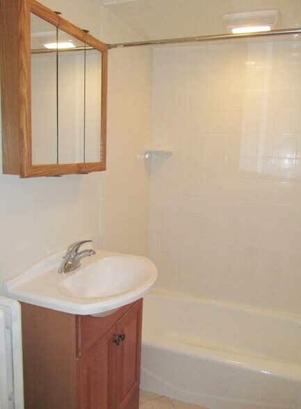 Building Photo - 146 E Cliff St