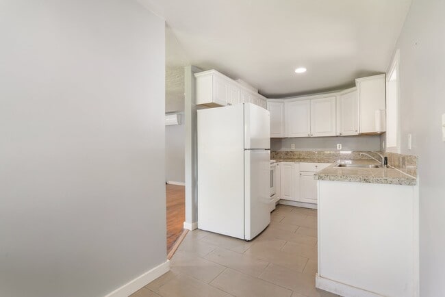 Building Photo - 227 NE 188th Ave