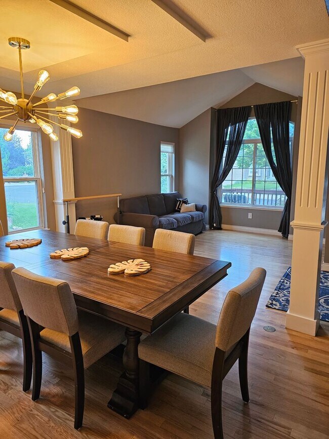 Building Photo - $500 Move in incentive! Gorgeous 4 bedroom Boulder home!  Available Now!