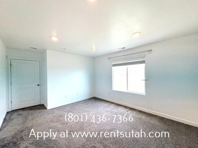Building Photo - Lovely Santaquin Home