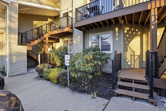 Building Photo - 700 10th St