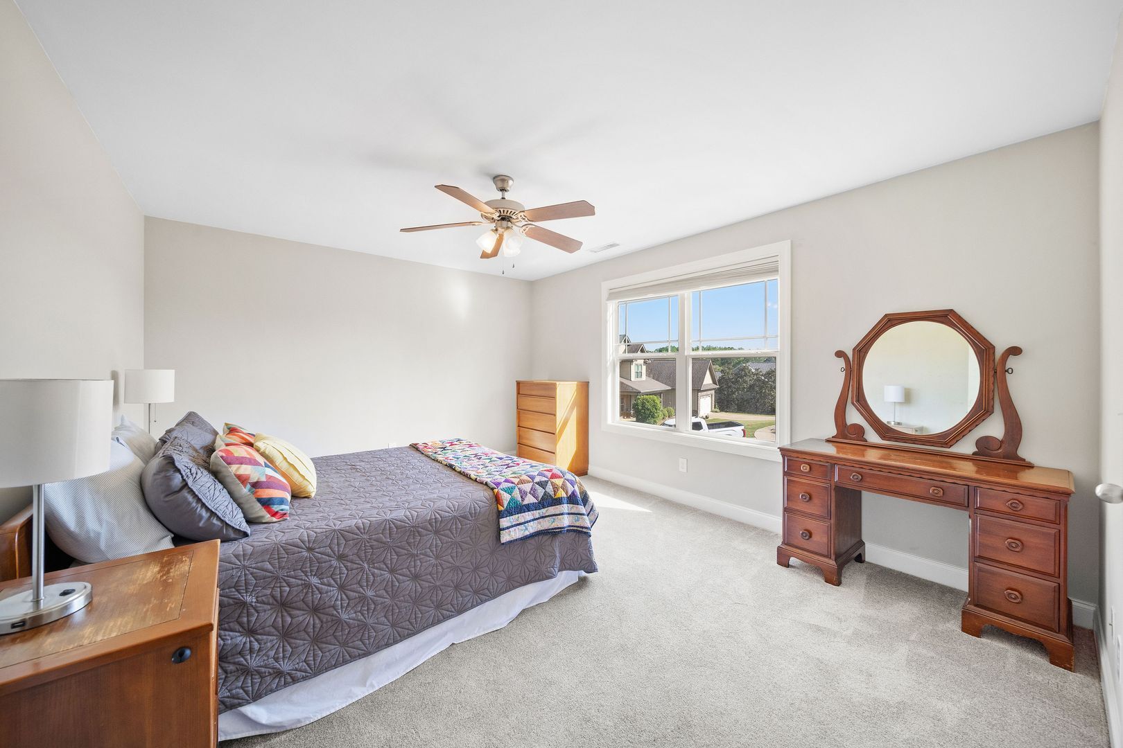 Building Photo - Spacious Home in Solamere Subdivision