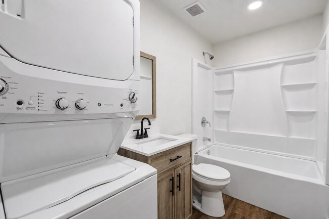Building Photo - 8840 San Vicente Ave