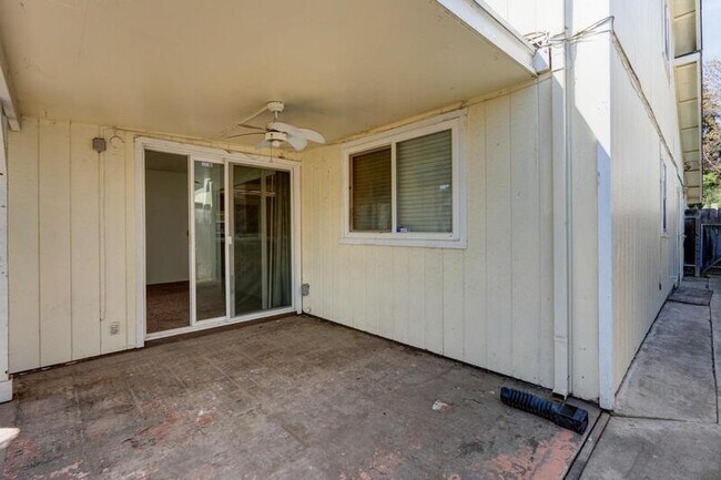Building Photo - 2768 Saratoga Ave