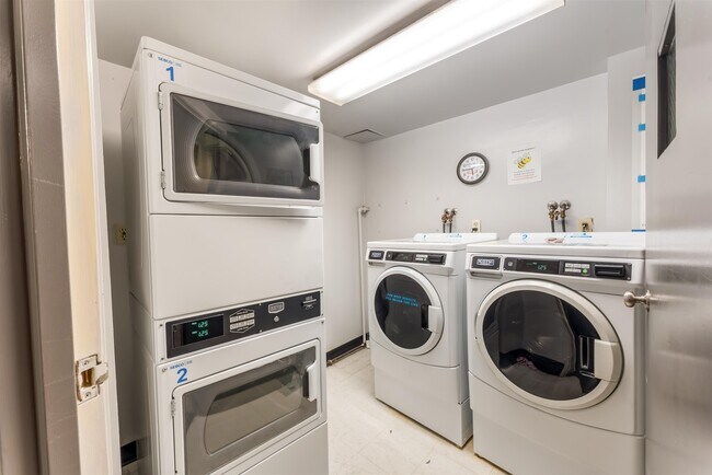 Building Photo - 300 Newark St.