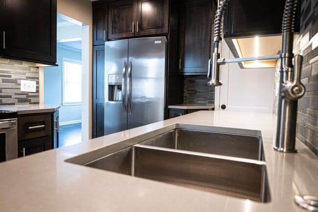 Building Photo - RockhillR6512