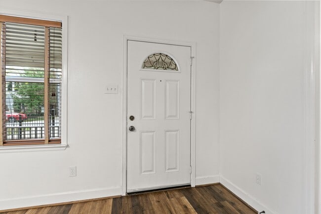 Building Photo - 1912 Shearn St