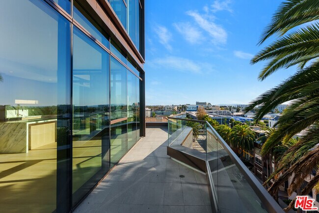 Building Photo - 700 Broadway