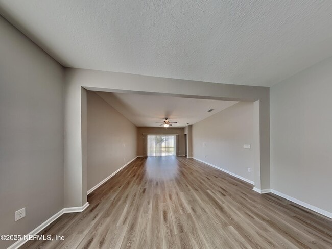 Building Photo - 164 Bloomfield Wy