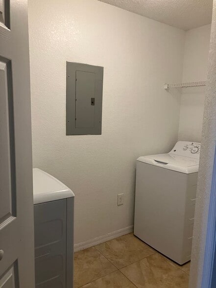 Building Photo - 4240 Summer Landing Dr