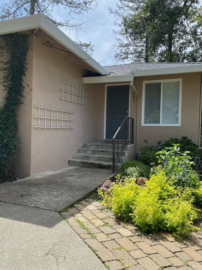 Building Photo - 931 Champion Ln