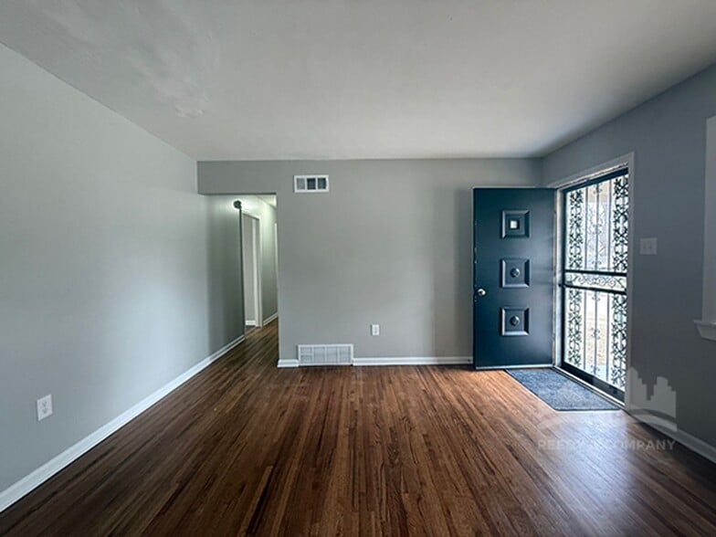 Building Photo - 2759 Southmeade Ave