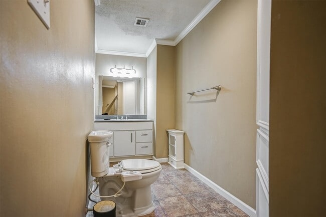 Building Photo - 2601 Augusta Dr