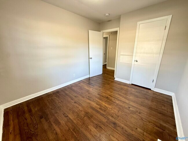 Building Photo - 117 Meadow Dr