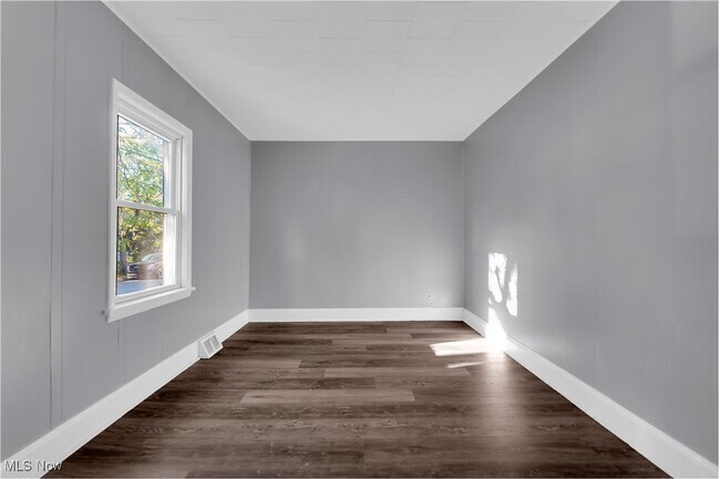 Building Photo - 2115 Dowd Ave