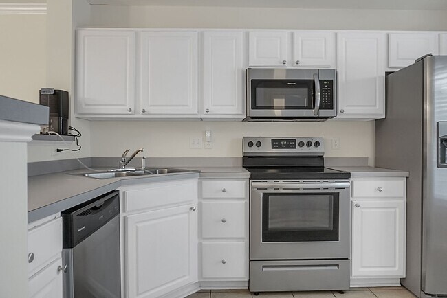 Building Photo - 121 Hornby Cir