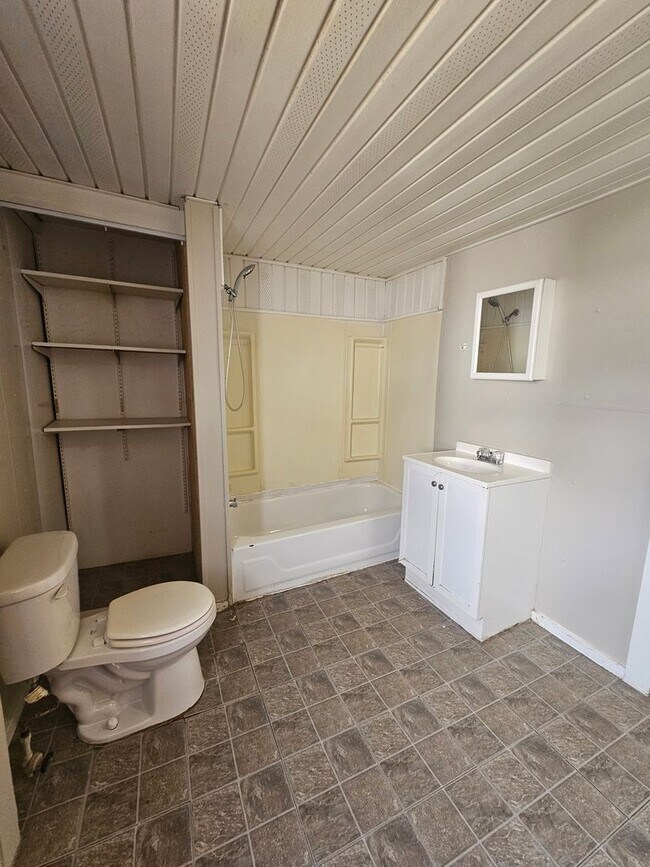 Building Photo - MORE PICTURES COMING SOON! There is a $25 fee for the application and everyone over 18 needs to f...