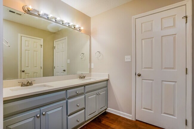 Building Photo - 125 Biltmore Dr