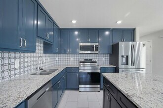 Building Photo - 214 Lizzie St