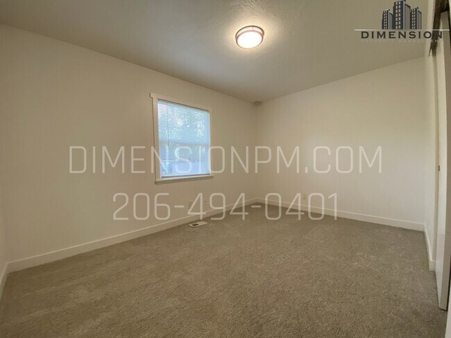 Building Photo - Fully  remodeled 3 bed, 1 bath house in Lakewood!