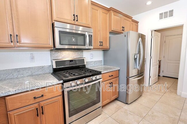 Building Photo - 3403 Oselot Way
