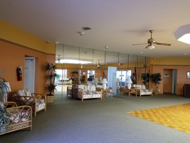 Building Photo - 700 Village Green Ct