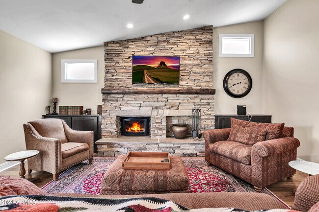 Primary Photo - 10655 E Mercer Ln