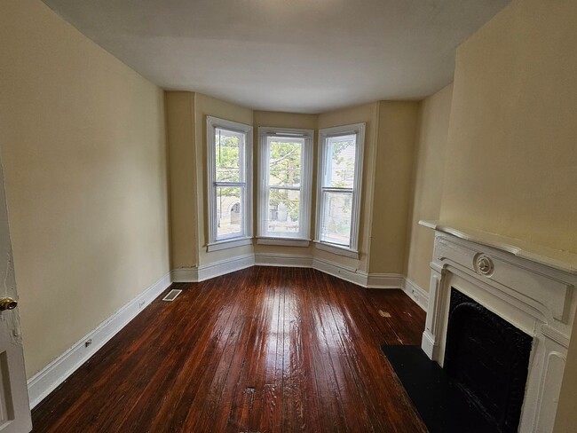 Building Photo - 2BR/1BA Rowhouse In Church Hill - Chimbora...