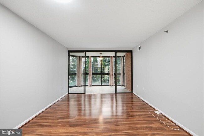 Building Photo - 1001 N Randolph St