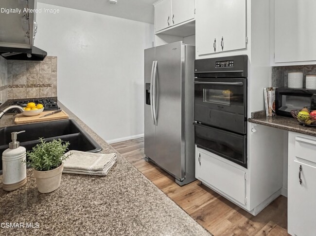 Building Photo - 2485 E Hillcrest Dr