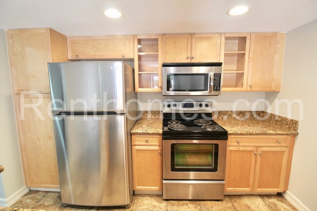 Building Photo - Rancho Bernardo,15377 Maturin Dr #196, Gra...